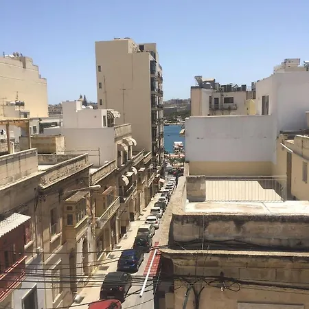 Spacious 4-bedrooms Townhouse In Tas-sliema