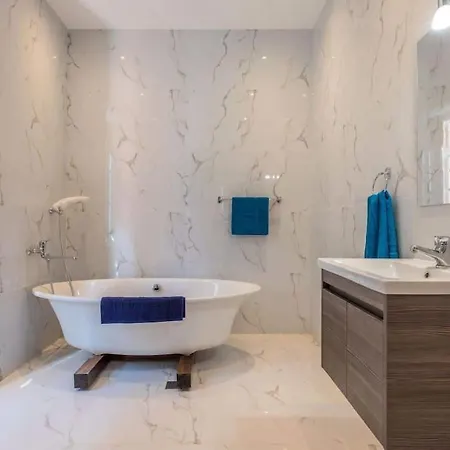 Apartment Spacious 4-bedrooms Townhouse In Tas-sliema *