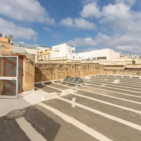 Spacious 4-bedrooms Townhouse In Tas-sliema Apartment *