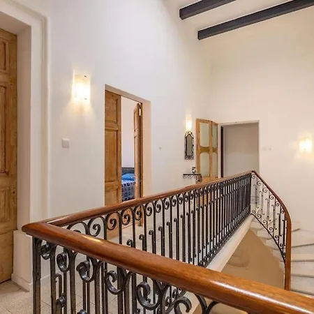Spacious 4-bedrooms Townhouse In Tas-sliema *