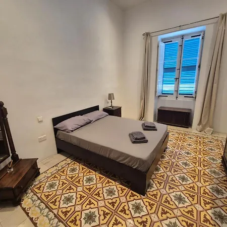Spacious 4-bedrooms Townhouse In Tas-sliema Sliema