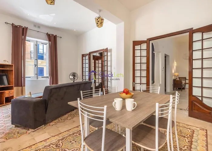 Spacious 4-bedrooms Townhouse In Tas-sliema